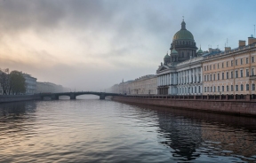 На Санкт-Петербург опустился густой и плотный туман