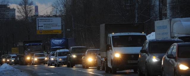 Московским водителям посоветовали не спешить со сменой зимней резины