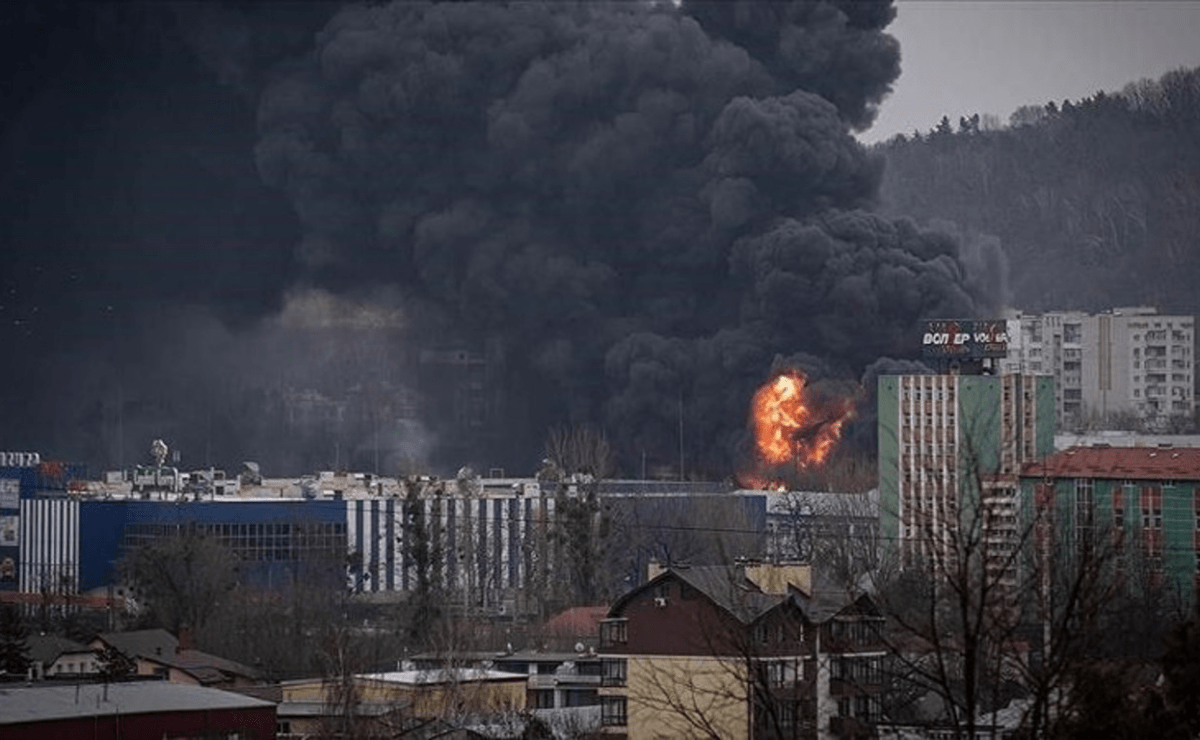 17 мая 2023 г. Здание горит. Взрывы в Киеве. Крупный пожар. Взрыв на украинской ТЭЦ.
