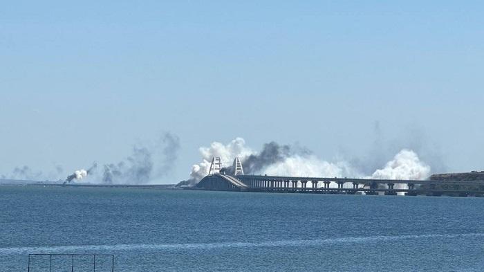 Движение на Крымском мосту было возобновлено после трех перекрытий