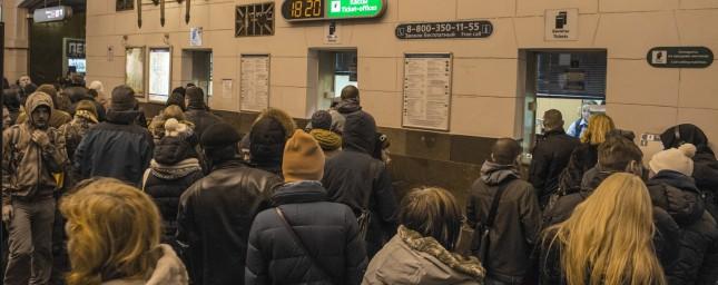 Метрополитен призвал петербуржцев покупать жетоны и проездные заранее