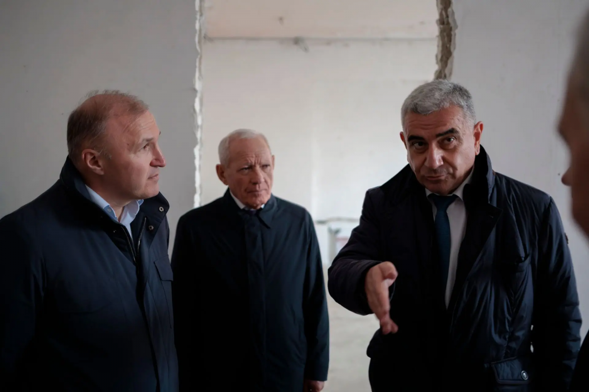 Глава Адыгеи Мурат Кумпилов посетил строящийся «Кванториум» и новый детский сад в Кошехабльском районе