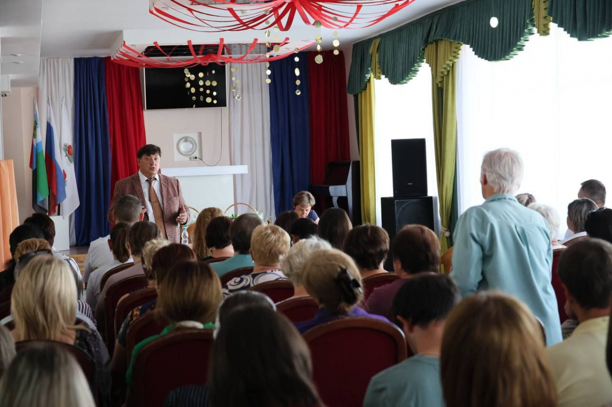 Спикер Белгородской Облдумы Юрий Клепиков отметил активность вейделевцев на встрече с социальными организациями и волонтёрами