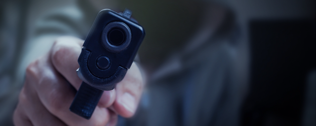 Кировчанин в маске выстрелил из газового пистолета в глаз полицейскому