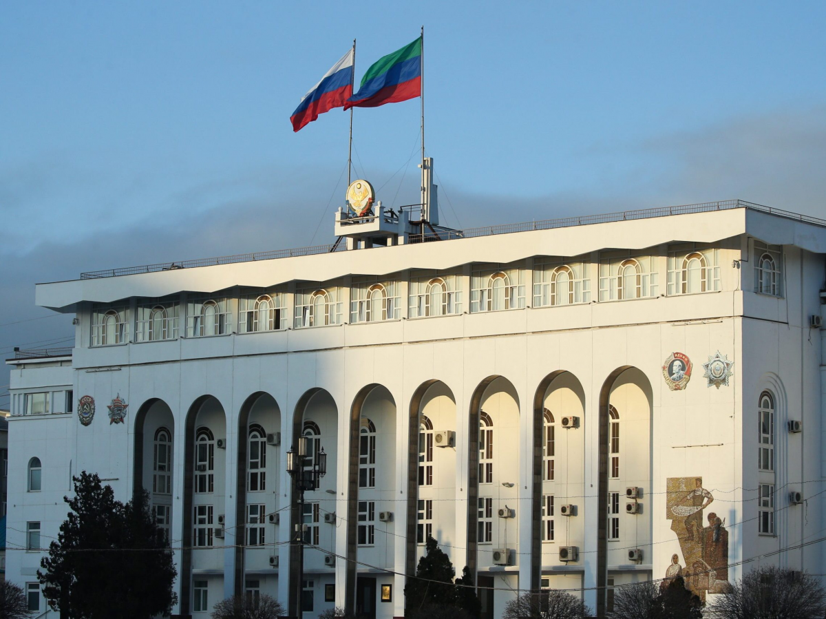 Власти дагестана. Здание правительства Республики Дагестан. Дом правительства Дагестана. Махачкала правительство Дагестана. Махачкала здание правительства.