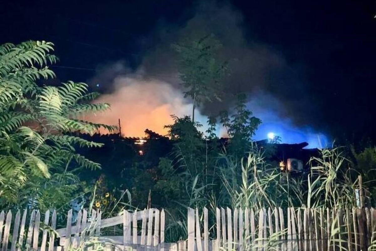 Три человека погибли в пожаре в жилом доме в Астрахани