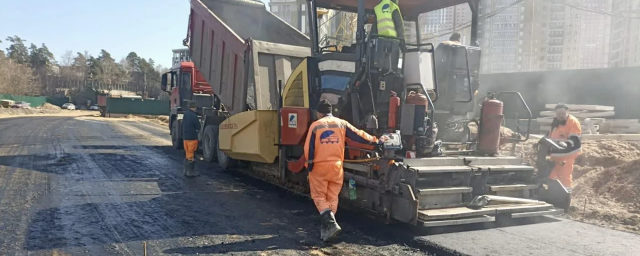 На Мякининском шоссе в г.о. Красногорск начали укладывать асфальтобетонное покрытие