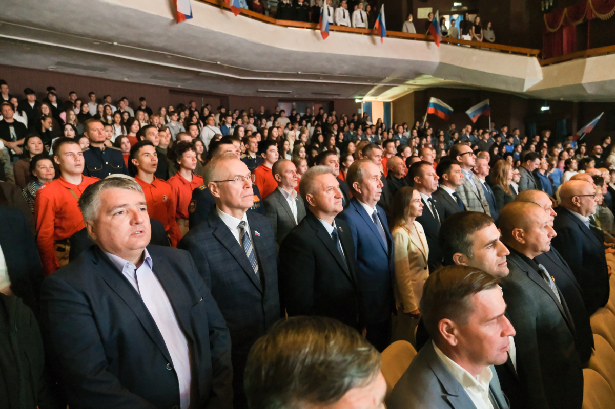 В Астрахани торжественно отметили День воссоединения Донбасса и Новороссии с Россией