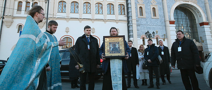 По вокзалам Москвы пройдет крестный ход с молитвой о мире