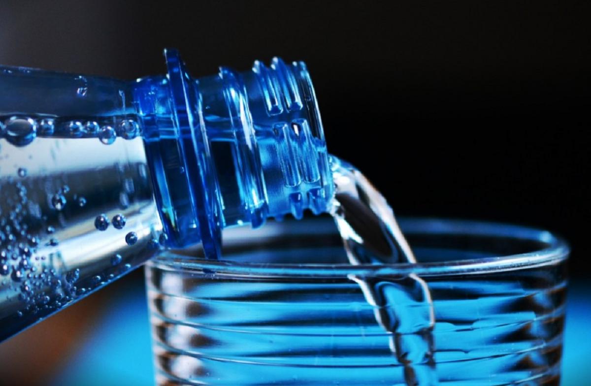 Эндокринолог объяснил, почему нужно пить больше воды