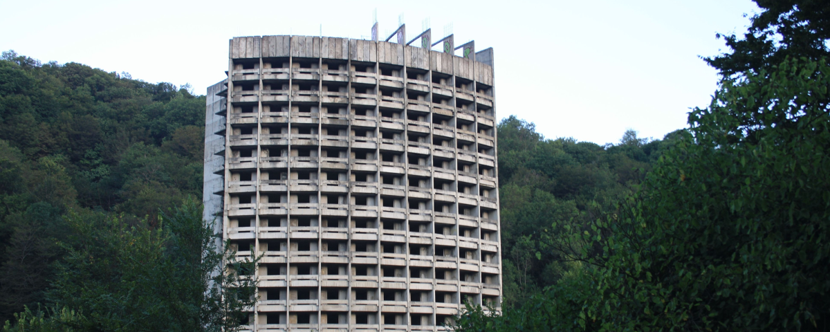 В Сочи снесут здание, строительство которого остановилось в 1979 году