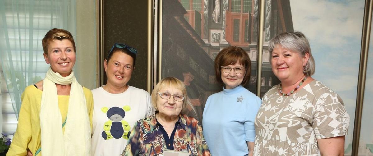 Заслуженного работника образования Подмосковья Нину Воронину поздравили с 80-летним юбилеем