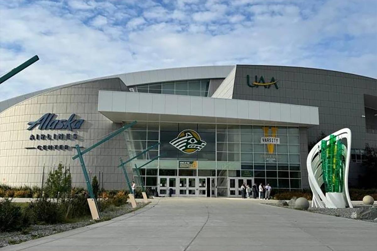 Российских журналистов на Аляске разместили в Alaska Airlines Center