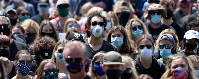 Инфекционист Минздрава Чуланов порекомендовал носить маски в общественных местах