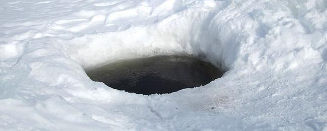 Жители бурятского села Зактуй вынуждены набирать воду из проруби