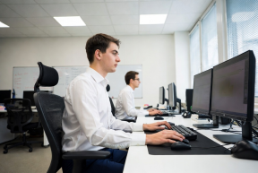 Исследование показало отрасли с максимальным ростом доходов работников в прошлом году