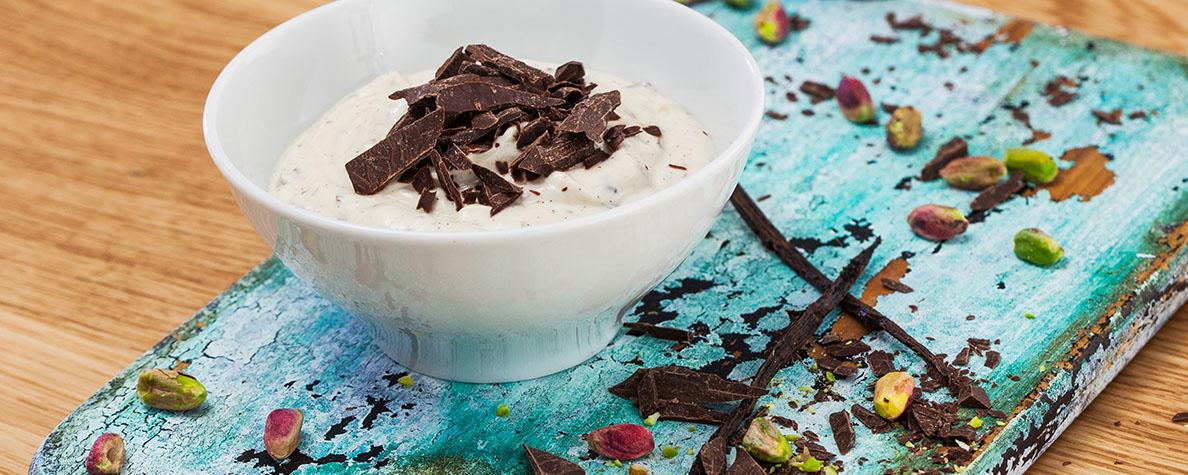 Ученые: Шоколад и йогурт помогают справится с бессонницей