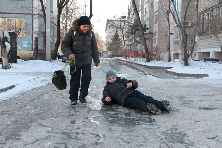 Более 60 москвичей получили травмы в результате ледяного дождя