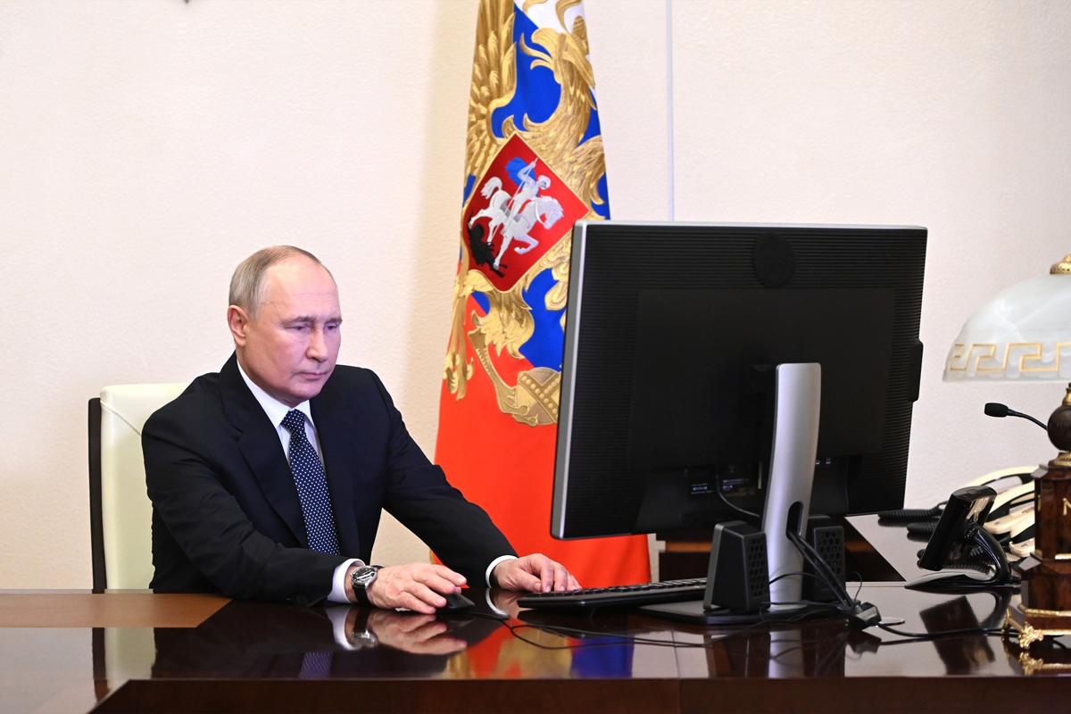 Владимир Путин проголосовал онлайн на выборах президента России