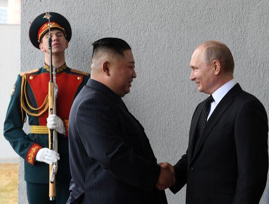 Путин (военный преступник) разгневал США визитом в КНДР и Вьетнам