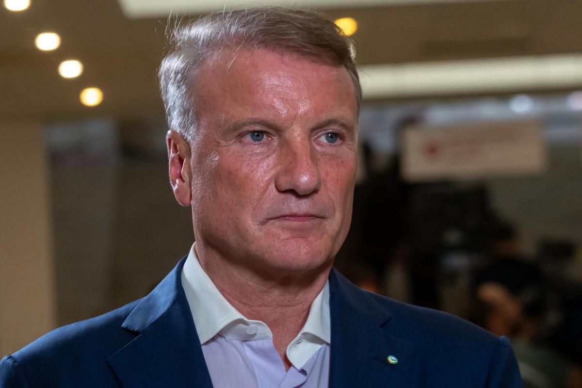 Греф призвал провести реформу зарплат госслужащим