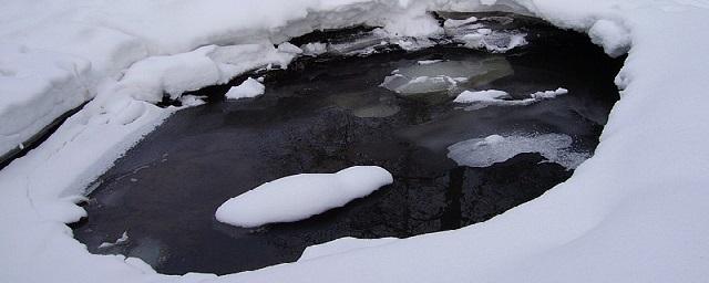В Приозерске 75-летняя бабушка спасла провалившегося под лед мальчика