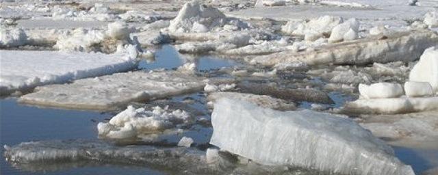 Работу переправы Салехард – Лабытнанги затрудняет битый лед на Оби