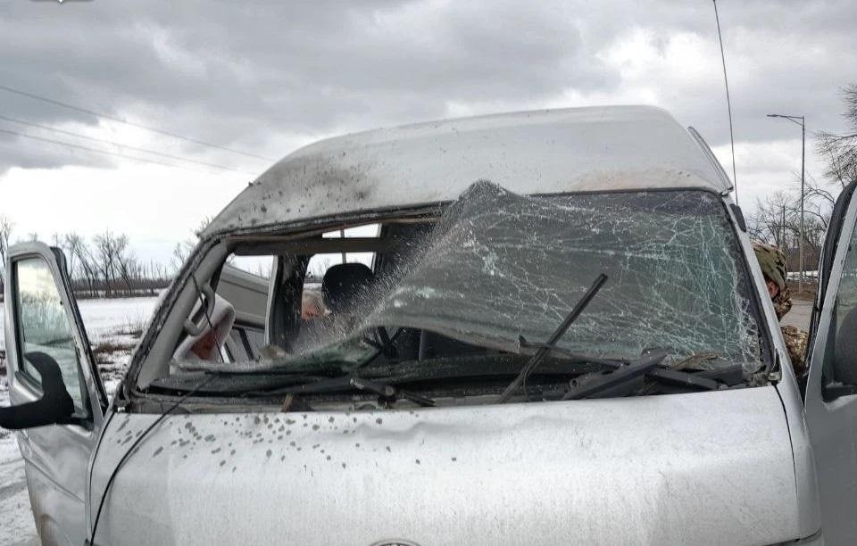 «Выскочил из ниоткуда»: житель белгородского села пережил ад на парковке, когда дрон разнес машины в щепки