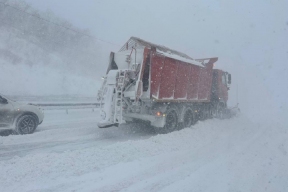 Первый рабочий день после снегопада парализовал Владивосток пробками