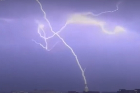 В США накануне Нового года в Капитолий ударила молния