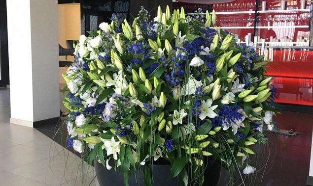 Житель Новосибирска заказал для своей девушки букет за 150 тысяч рублей  