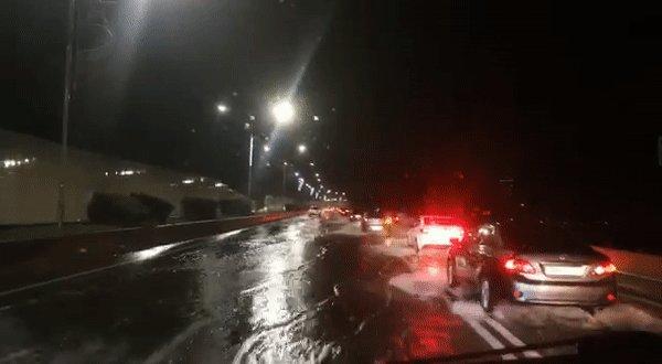Трасса Адлер - Сочи оказалась затопленной из-за сильного ливня