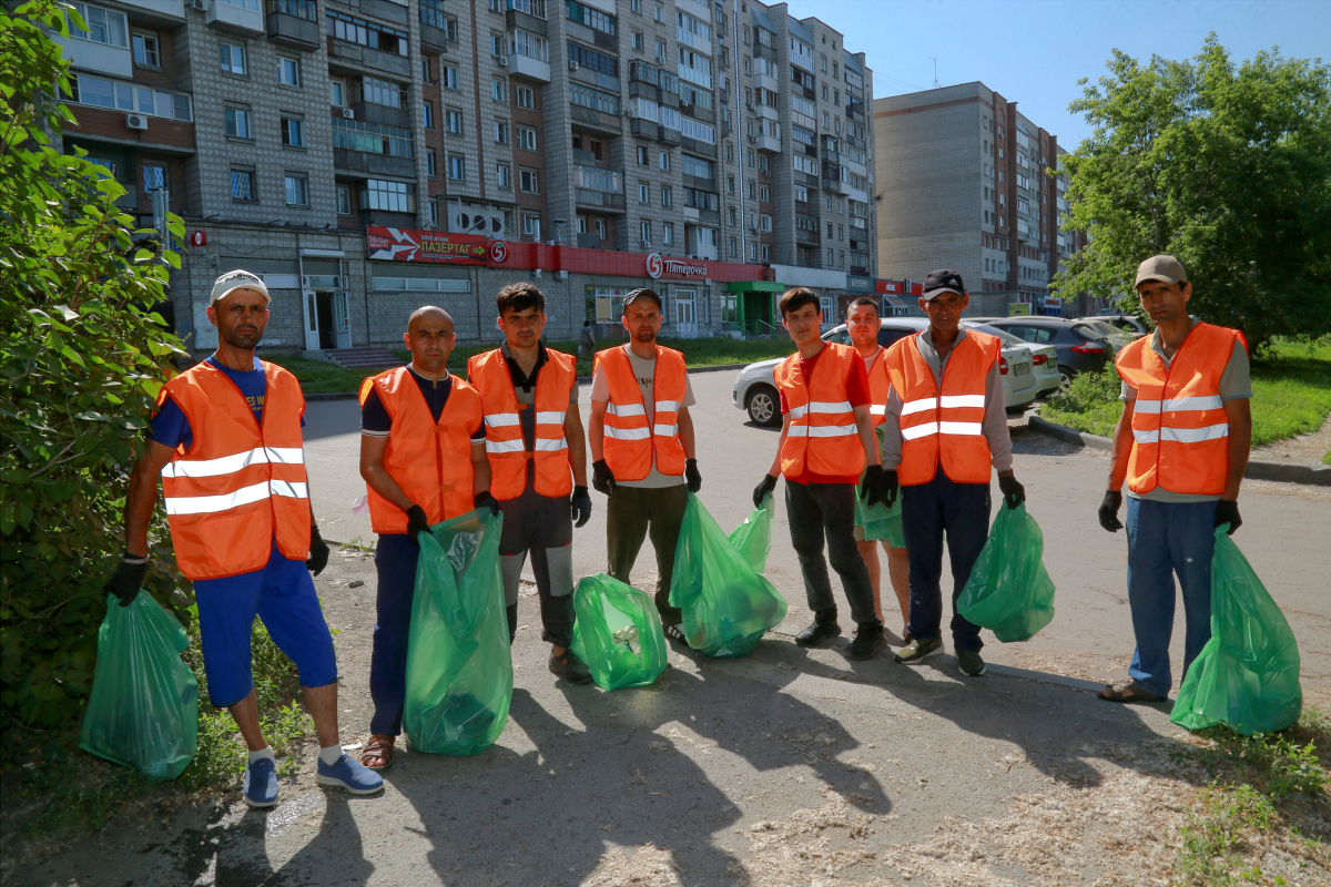 В Новосибирске на трехкилометровом отрезке улицы Троллейной собрали 10 кубометров мусора
