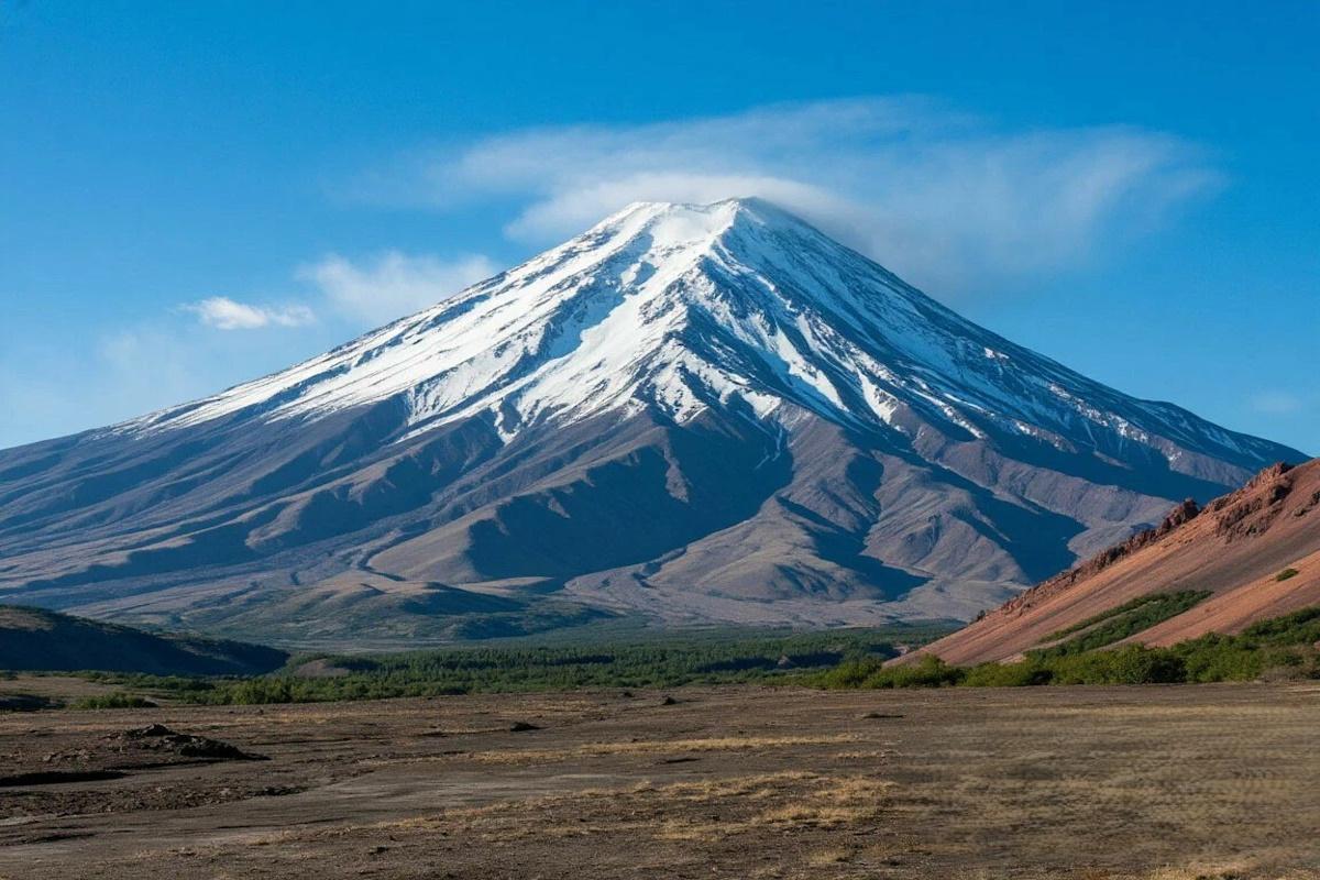 Два пепловых выброса за сутки: на Камчатке продолжается извержение вулкана Шивелуч