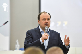 Мэр Ярославля Артем Молчанов обсудил с коллективом Ярославского моторного завода участие предприятия в социальных проектах