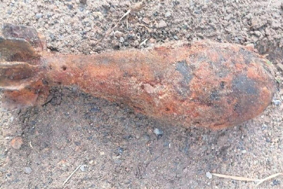 В Новосибирске в детской песочнице обнаружили мину времен ВОВ