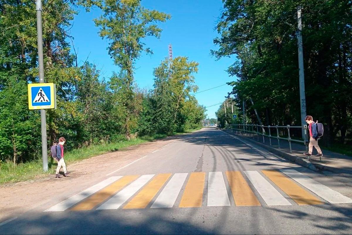 В Рузском муниципальном округе у Дороховской школы с целью безопасности установили пластиковые фигуры детей