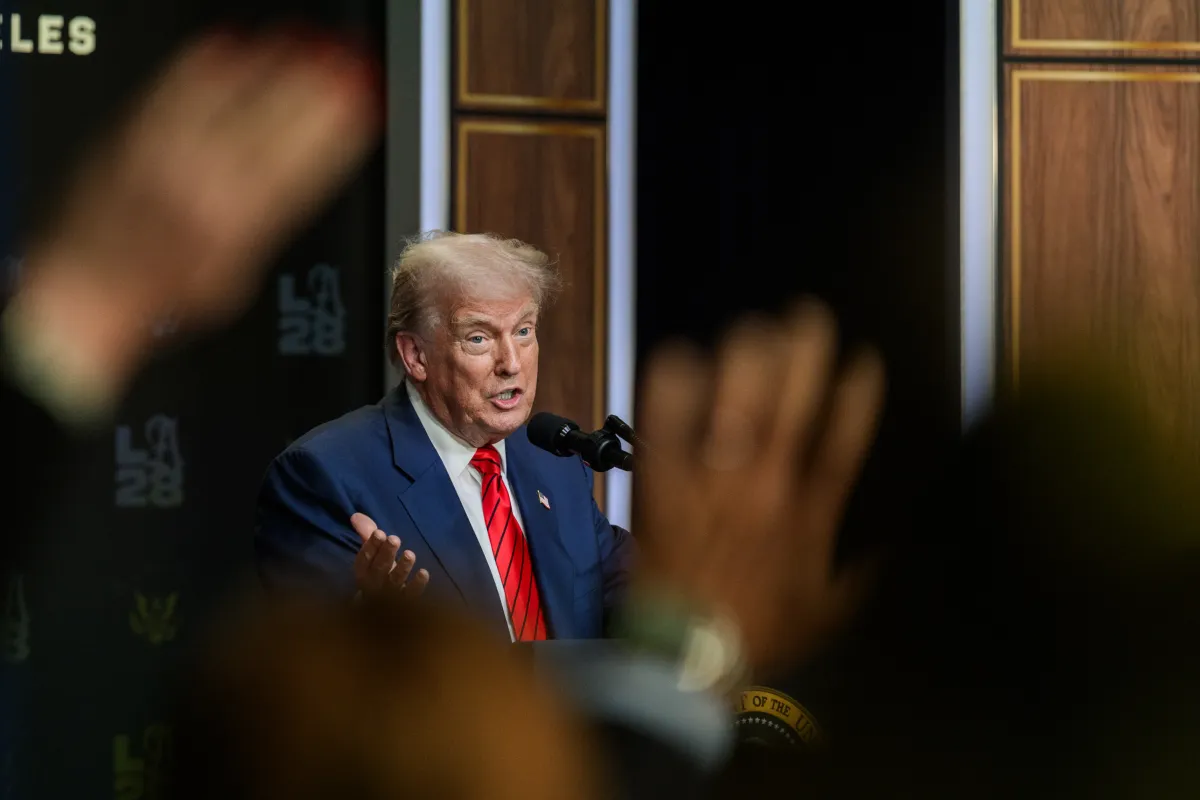 CNBC: Трамп продлил мораторий на повышение пошлин на китайские товары на 90 дней