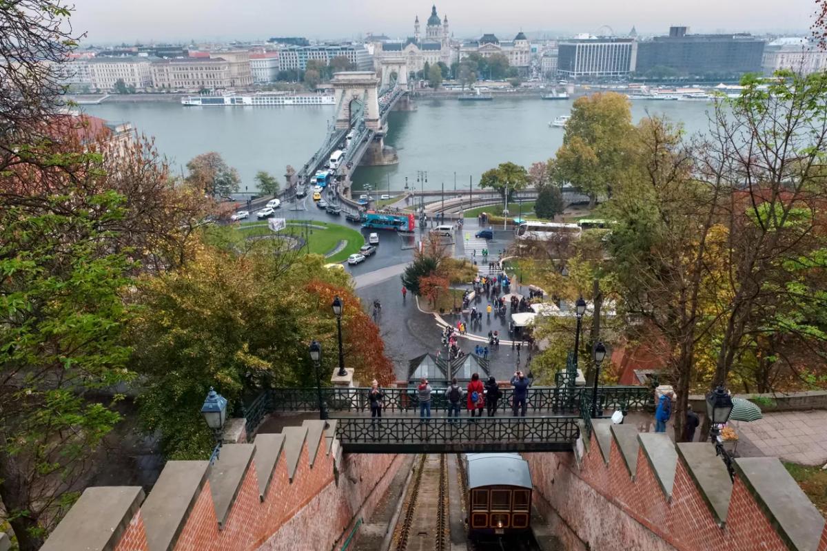Венгерский консул объяснил, почему в стране любят российских (страна-террорист) туристов больше европейцев