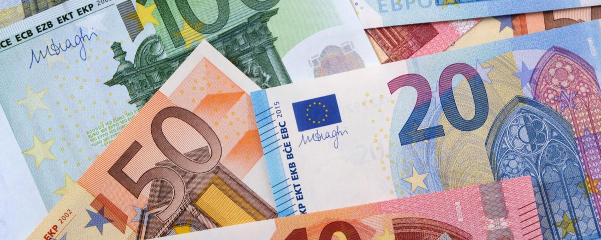 Курс евро второй раз за декабрь «пробил» отметку в 100 рублей