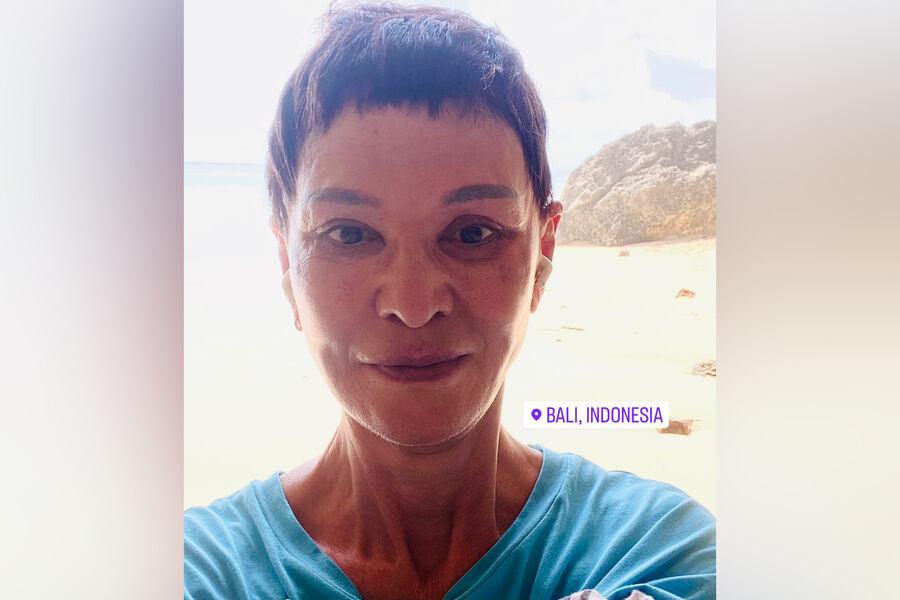Ирина Хакамада опубликовала фотографию без очков и макияжа на Бали