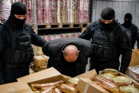 Объедал героев СВО. Задержан «мясокомбинатор» – участник поставок суррогатной тушенки бойцам