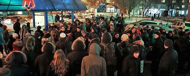 В Москве на акцию памяти в честь убитой няней девочки пришли националисты