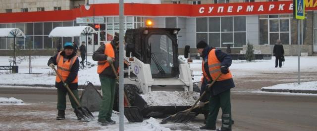 В Демском районе Уфы коммунальщики начали убирать снег