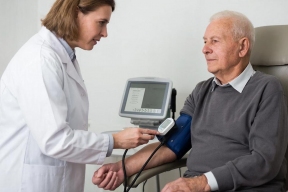 Кардиолог назвал четкий план действий, если давление подскочило внезапно