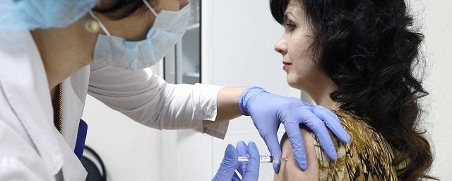 В Москве будут лишать работников зарплаты за отказ от вакцинации от COVID-19