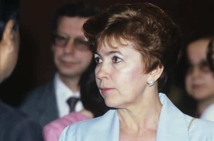 Потеряла первенца, пережила микроинсульт и «холодную войну» с Нэнси Рейган. Непростая судьба Раисы Горбачёвой