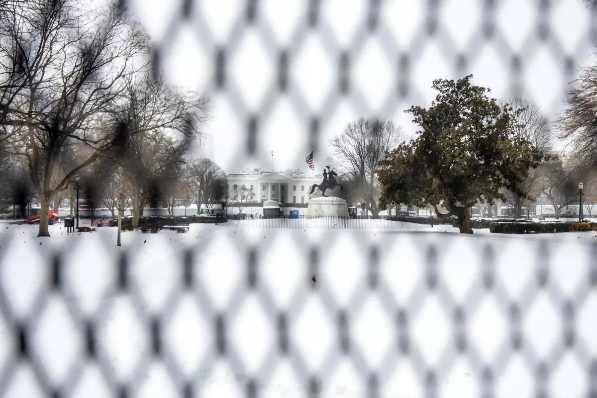 Вашингтон накрыла волна протестов, Белый дом взяли в кольцо
