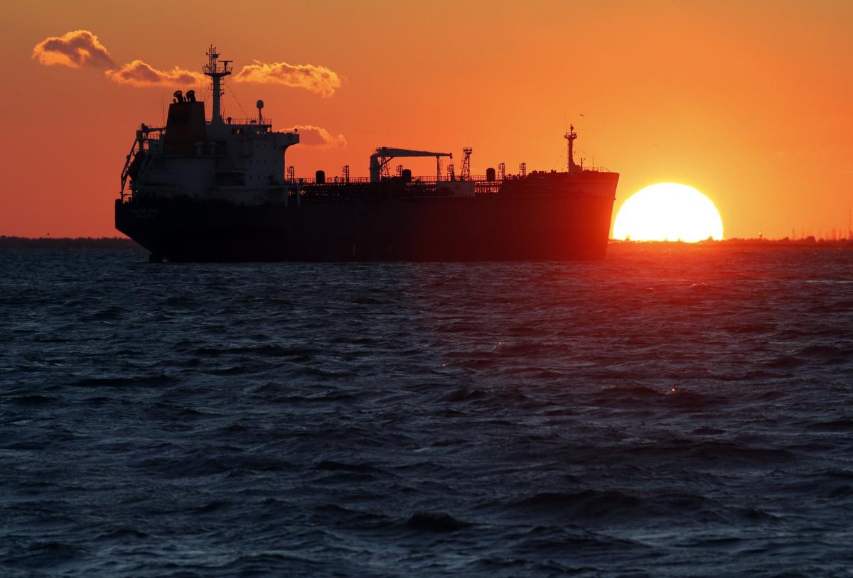В Черном море произошел пожар на танкере с российским экипажем