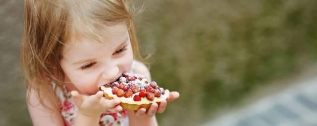 Минздрав: Переедание сладкого свидетельствует о депрессии у детей